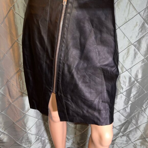 VENUS Women 10 Black Faux Leather Full‎ Zip Up Knee Length Concert Cub Bar Skirt - Picture 1 of 6
